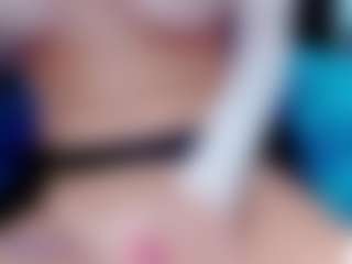 Eva-hot-blond MILF webcam performer live streaming
