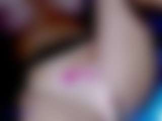 Eva-hot-blond MILF webcam performer live streaming