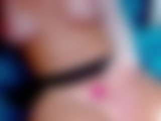 Live cam show with Eva-hot-blond - Blonde Hair on xDating