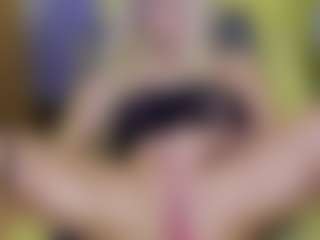 Live cam show with Tania44b - Green Eyes on Camming Site