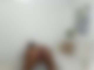 Live cam show with ebonydreamiin - Muscular on crypto-cams