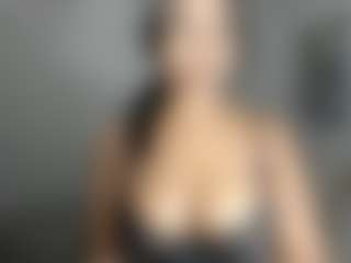 Live cam show with ebonydreamiin - Rub on sexylive.show