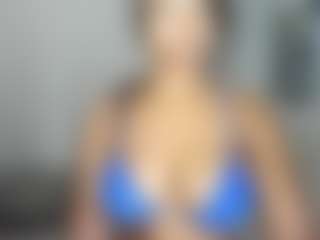 Live cam show with ebonydreamiin - Fit on crypto-cams