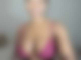 Live cam show with ebonydreamiin - Kinky on AdultVida.com