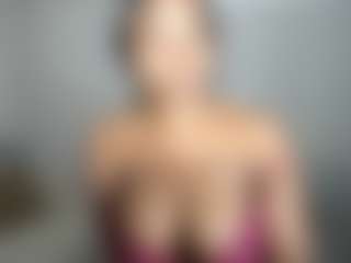 Live cam show with ebonydreamiin - Muscular on sexytreat.net
