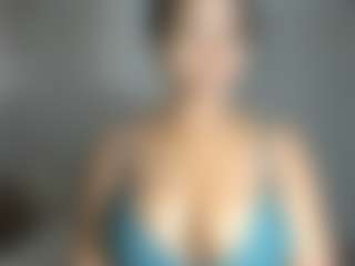 Live cam show with ebonydreamiin - Muscular on https://playwithruby.com
