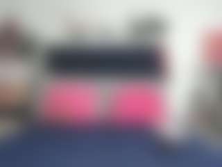 Live cam show with Emmily Giraldo - Green Eyes on TeamSkeetLive