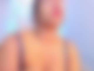 Live cam show with iriss-25 - Bikini on TeamSkeetLive