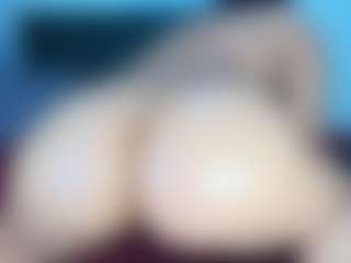Live cam show with miss-dulce - Suck on Camsoda