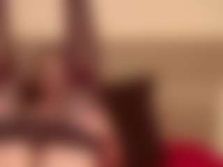 Live cam show with KendraLucks - Housewife on Camsoda
