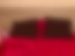 Live cam show with KendraLucks - Housewife on Camsoda