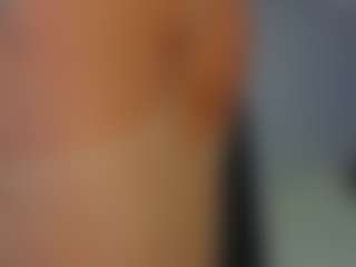 Live cam show with Zelda11 - Living Room on livesuperchat.net