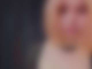 Live cam show with Zelda11 - Living Room on Hubzter Live