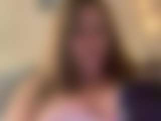 Live cam show with Pantiesofthefae - Public MILF on Hubzter Live
