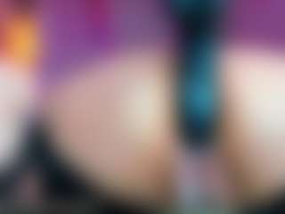 Miss Pawi MILF webcam performer live streaming