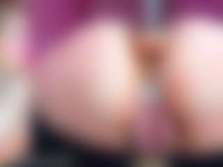 Live cam show with Miss Pawi - Fingering MILF on Camming Site