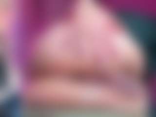 Live cam show with Miss Pawi - Spank on Camsoda