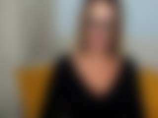 Live cam show with MollyGold - Glasses on Mixed Magazine Live