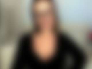 Live cam show with MollyGold - Body Massage on livesexfox.com