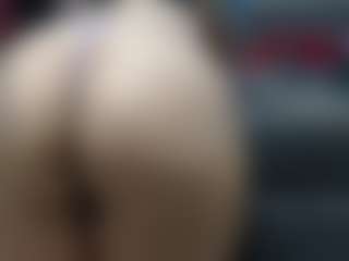 Live cam show with Viioletta19 - Fingers on Camming Site