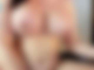 Live cam show with Isabella - Spank on Dolls Live