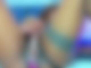 Live cam show with SamanthaGracee - Plug on Camsoda