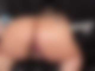 Vicky MILF webcam performer live streaming