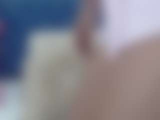briana sexy mature MILF webcam performer live streaming