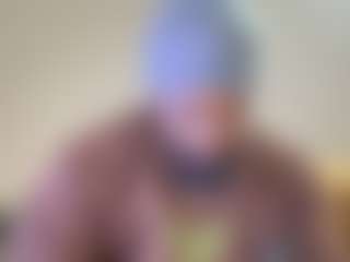 Live cam show with KingTGC - Living Room on xxxlivecams.org