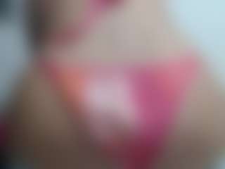 SWEETTLATINA MILF webcam performer live streaming