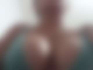 SWEETTLATINA MILF webcam performer live streaming
