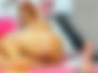 AnahiRoberts MILF webcam performer live streaming
