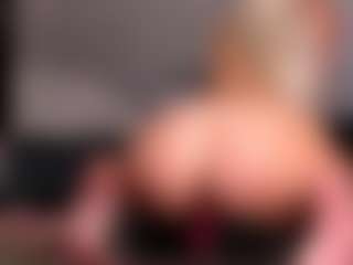 Live cam show with VittaHotAsss - Fingers on TeamSkeetLive
