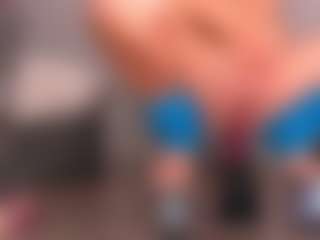 Live cam show with VittaHotAsss - Small Tits on luckytryst.com