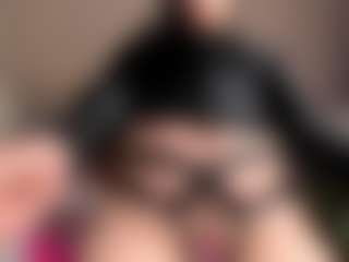 EmilyJhonsonn's Live Sex Cam Show