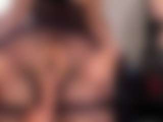 EmilyJhonsonn MILF webcam performer live streaming