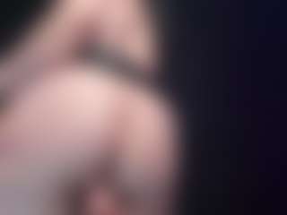 EmilyJhonsonn MILF webcam performer live streaming