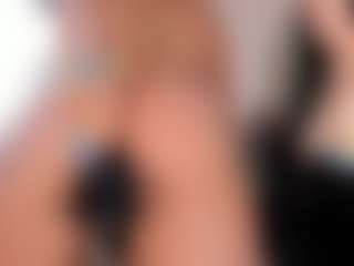 EmilyJhonsonn MILF webcam performer live streaming