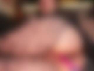 EmilyJhonsonn's Live Sex Cam Show