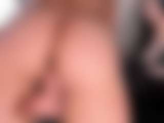 EmilyJhonsonn's Live Sex Cam Show