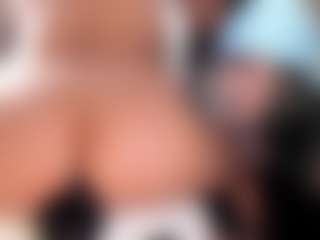 EmilyJhonsonn's Live Sex Cam Show