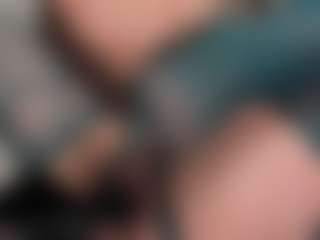 EmilyJhonsonn's Live Sex Cam Show