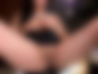 EmilyJhonsonn's Live Sex Cam Show