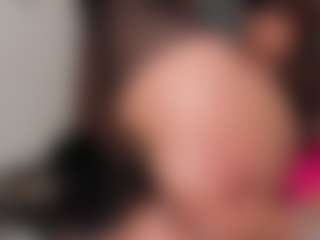 Live cam show with EmilyJhonsonn - Bedroom on sexylive.show