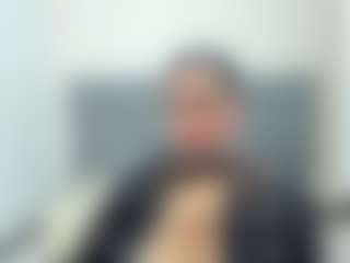 Live cam show with Angie Will - Sucking on AdultVida.com