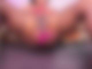 Live cam show with louisenails - Atm on Latina Girls