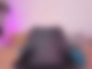 Live cam show with louisenails - Living Room on liverealitysex.com