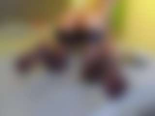 Live cam show with VeraWatts - Public Brown Hair on https://playwithruby.com