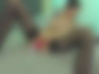 Live cam show with VeraWatts - Brown Hair MILF on CamwithHer