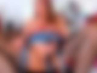 Live cam show with KarlaHartley - Old on WildCum